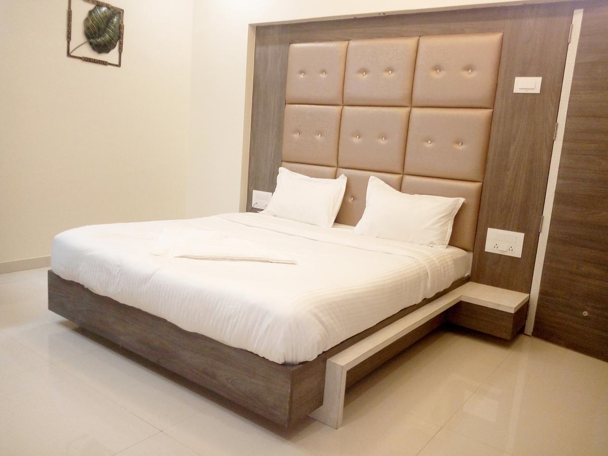 Hotel Pushpak Park Osmanabad Экстерьер фото